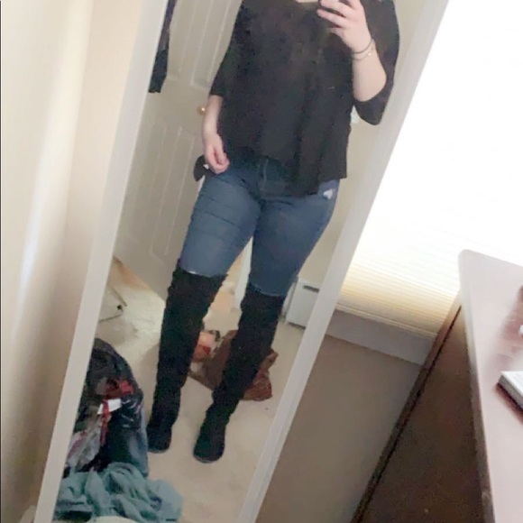 CAROLINE’S ClOSET🦋 - Picture 3 of 4